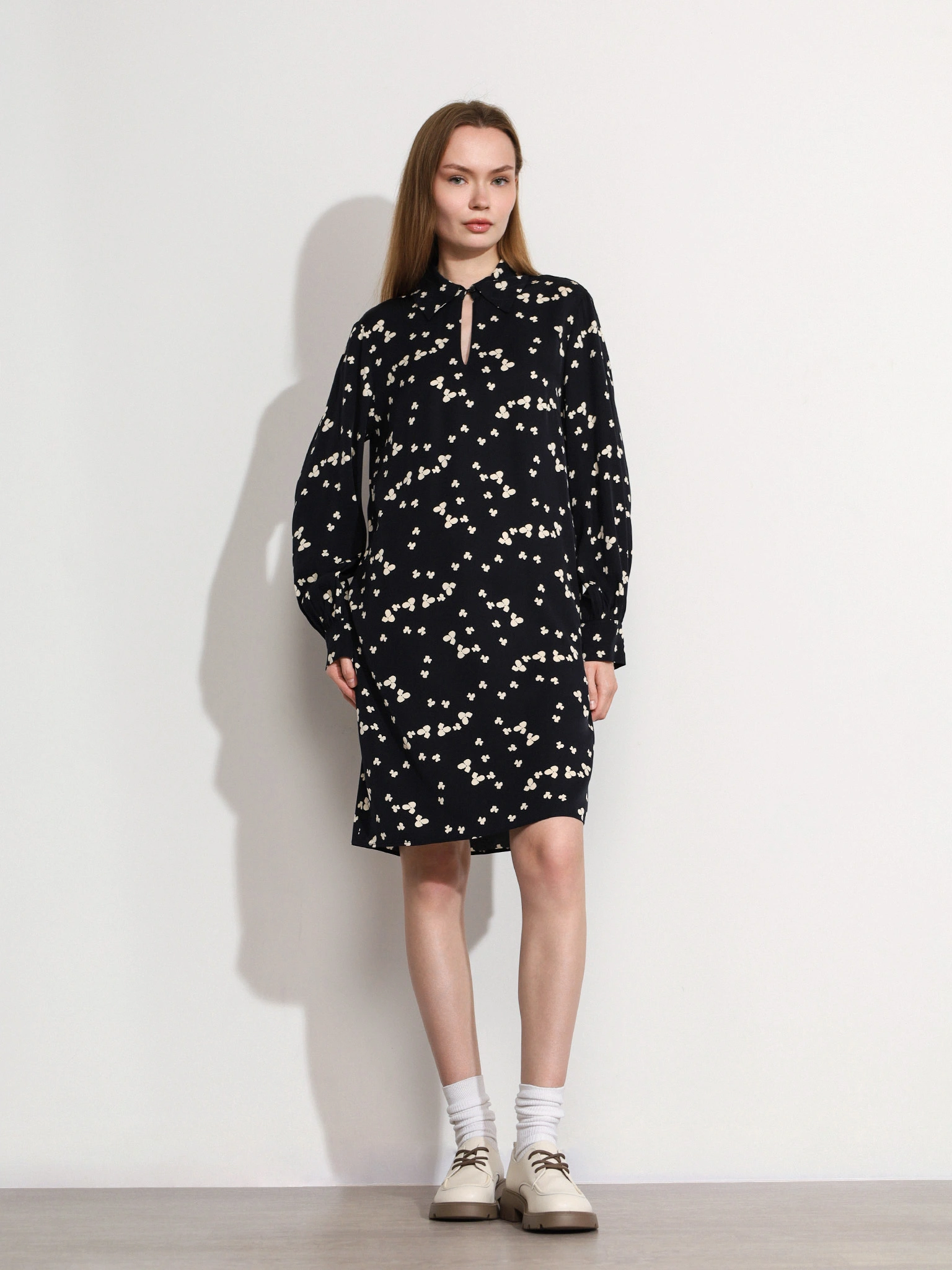 Платье темно-синего цвета с цветочным принтом из вискозы